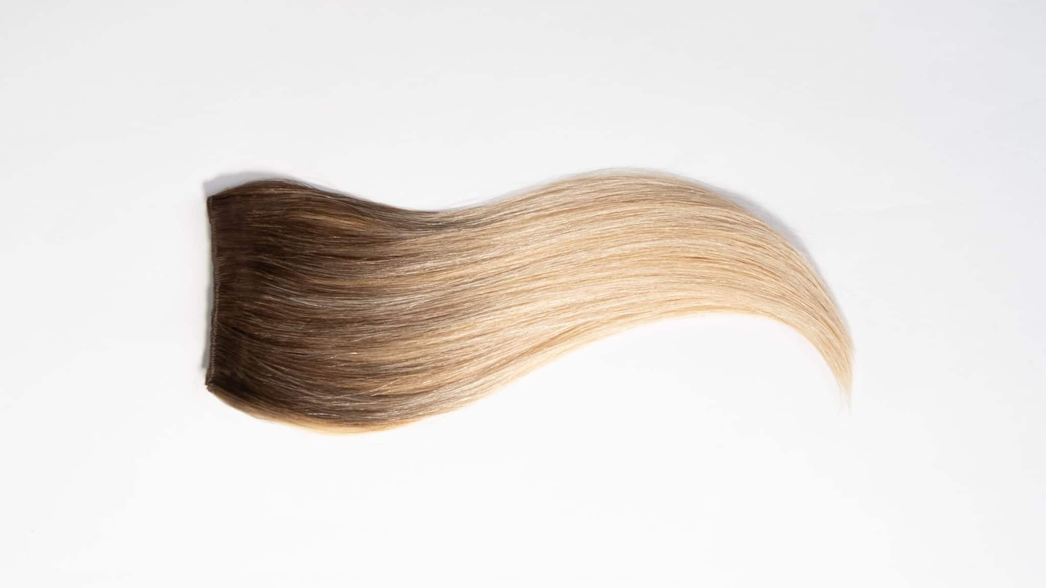 Photo d'une tresse Hairdreams en cheveux humains avec un dégradé de balayage