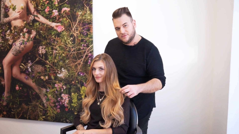 Cliente avec des extensions de cheveux #INSPOS chez un coiffeur partenaire de Hairdream