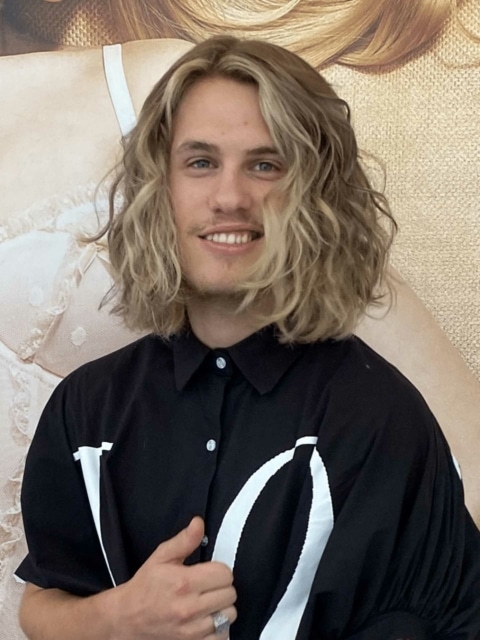 Man with hair extension in blond