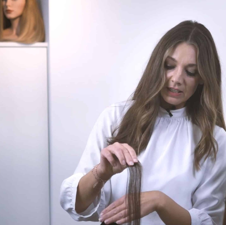 Hairdreams-Friseurin Cati Hucke präsentiert die Hairdreams Tape-Extenisons